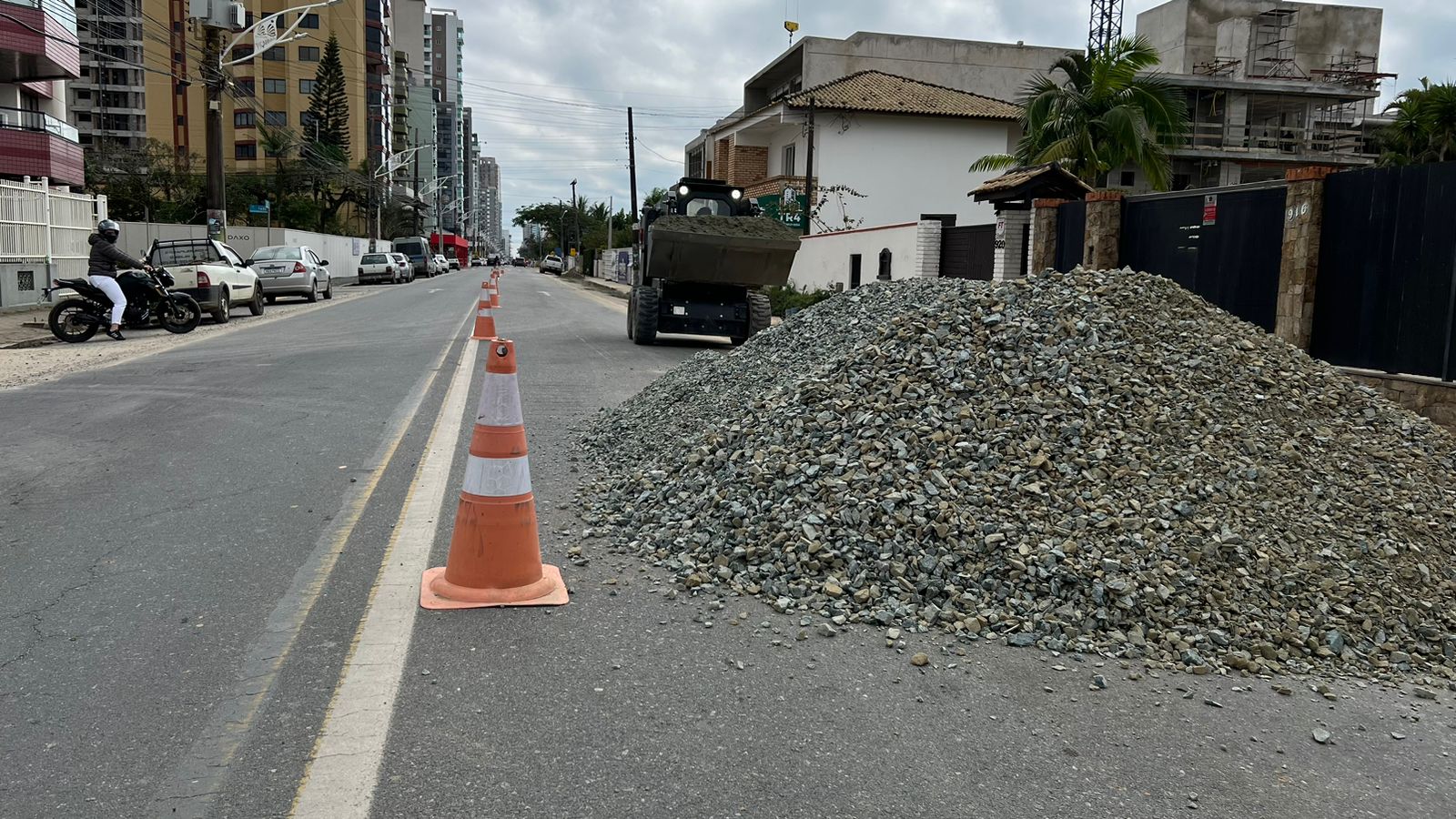 Obras para ampliação de sistema de esgoto exigem alteração no trânsito em Balneário Piçarras