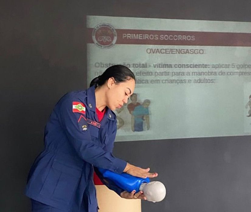 Agosto Dourado: Corpo de Bombeiros Militar ensina como agir em caso de engasgamento por leite materno