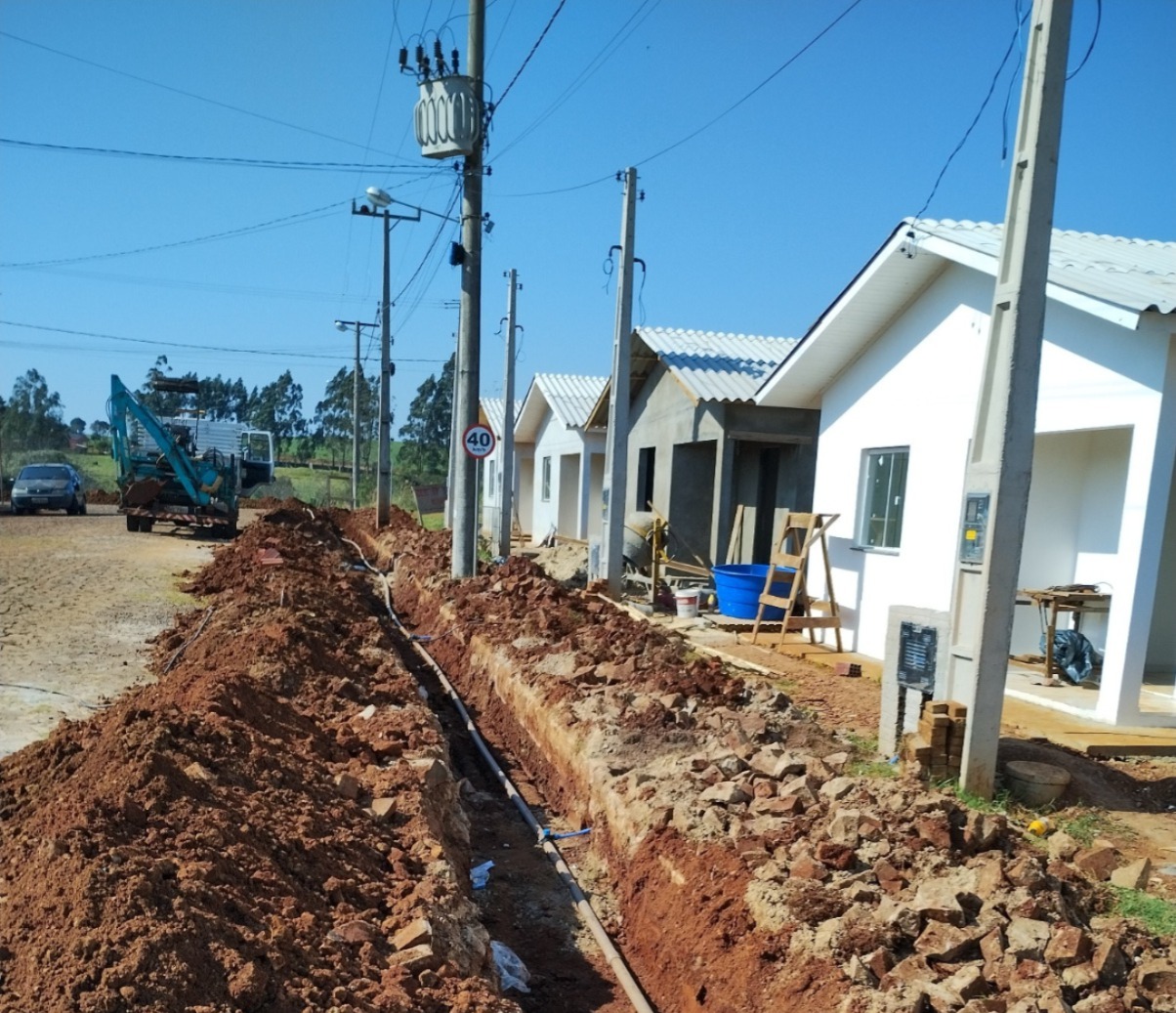 CASAN leva água encanada a famílias de loteamento em Belmonte