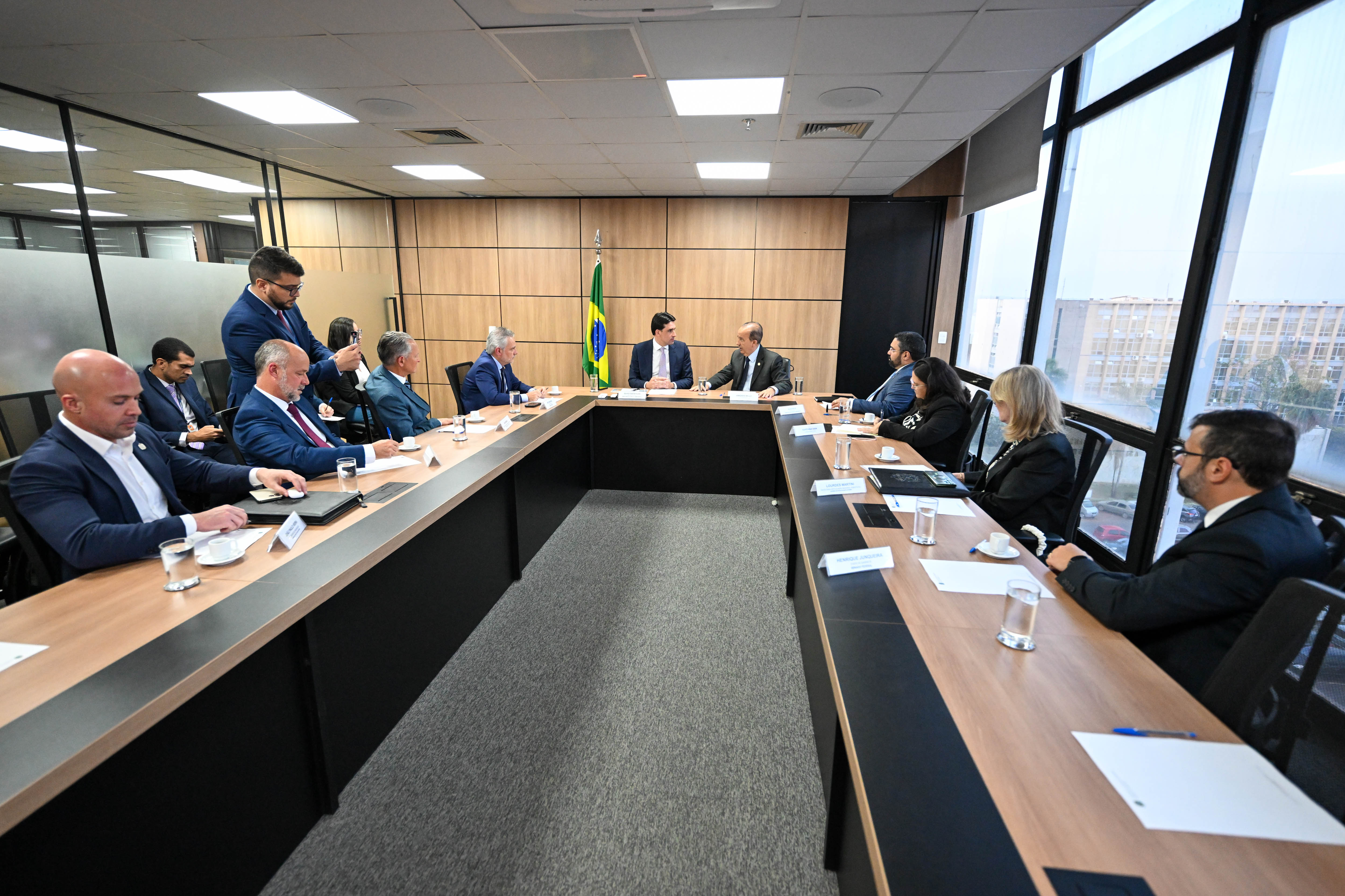 Em Brasília, governador participa de reunião para definir obra de alargamento da Baía da Babitonga