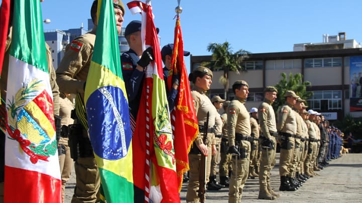 Polícia Militar e Corpo de Bombeiros de Santa Catarina realizam promoção de oficiais e praças