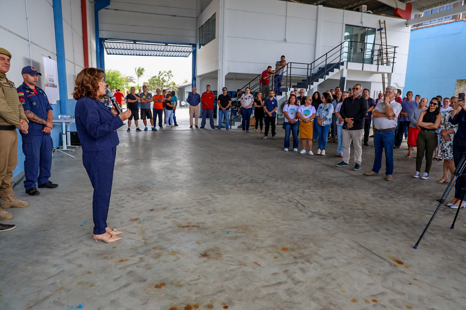 Governadora em exercício entrega draga que vai garantir segurança dos pescadores e consolidar a economia em Balneário Barra do Sul