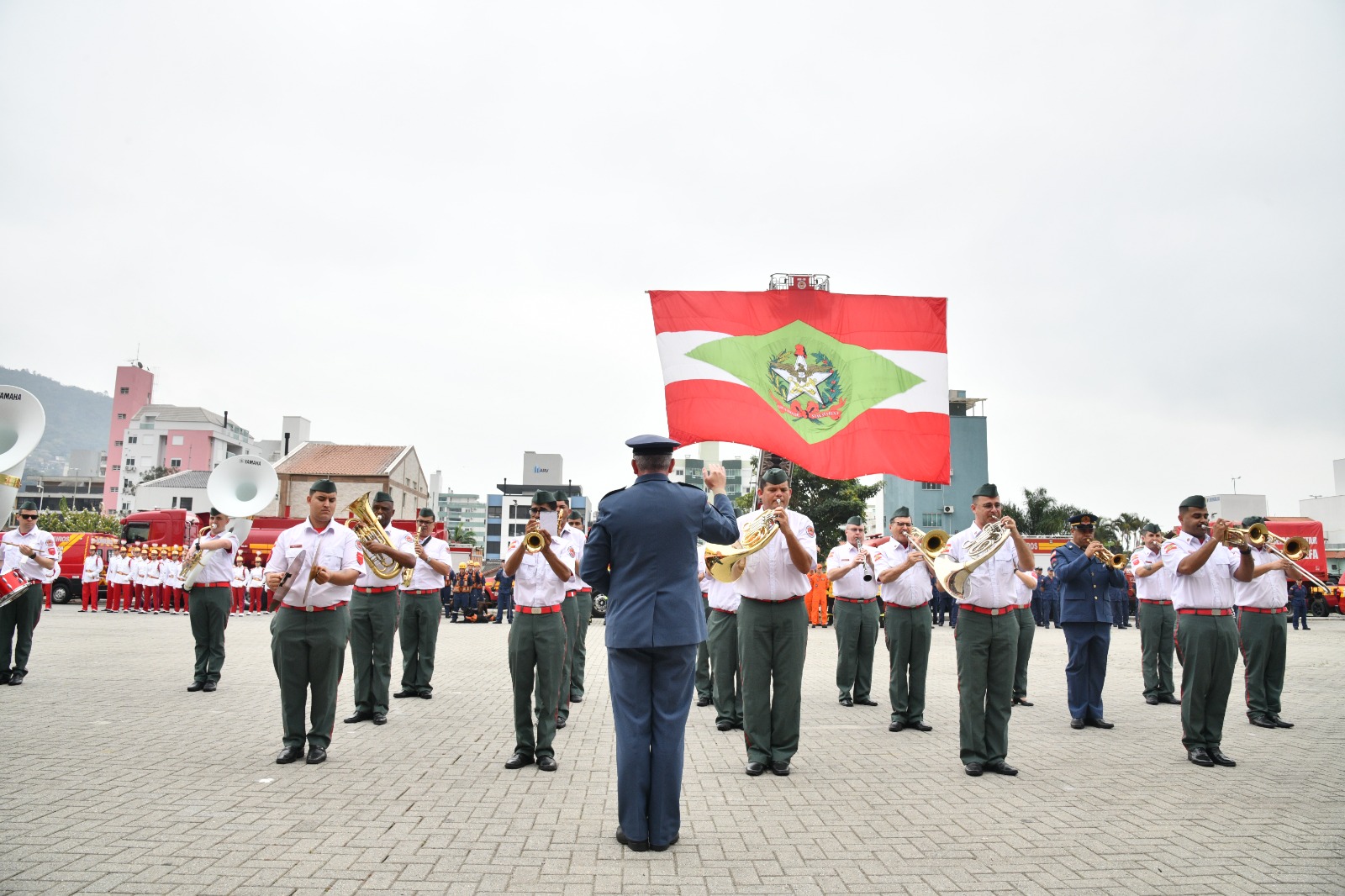 Aniversário de 98 anos do Corpo de Bombeiros Militar é marcado por homenagens, entrega de viaturas e equipamentos