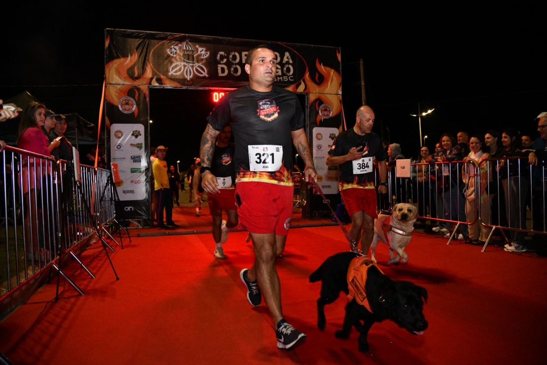 Corrida do Fogo encerra eventos em comemoração aos 98 anos do Corpo de Bombeiros Militar de SC