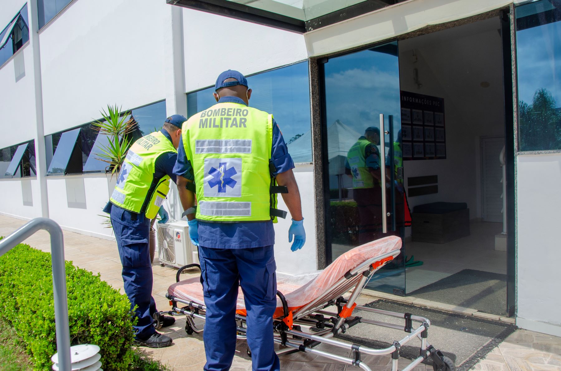 CBMSC realiza simulado de incêndio em empresa de São José e mobiliza cerca de 300 trabalhadores