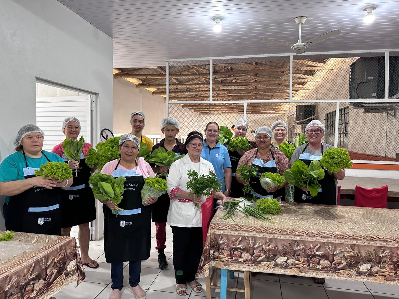 Oficinas de culinária promovem autonomia e capacitação de mulheres atendidas pela Assistência Social em Salete