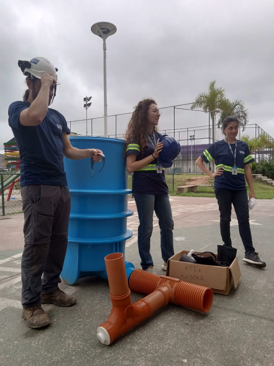 Crianças de projeto social aprendem sobre equipamentos de proteção coletiva e individual com a Casan