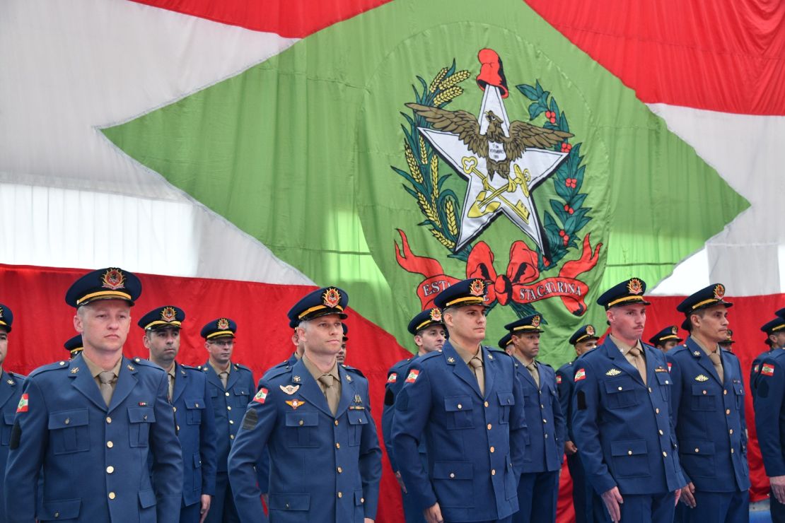 Corpo de Bombeiros Militar de SC realiza formatura de 100 sargentos e entrega medalhas comemorativas